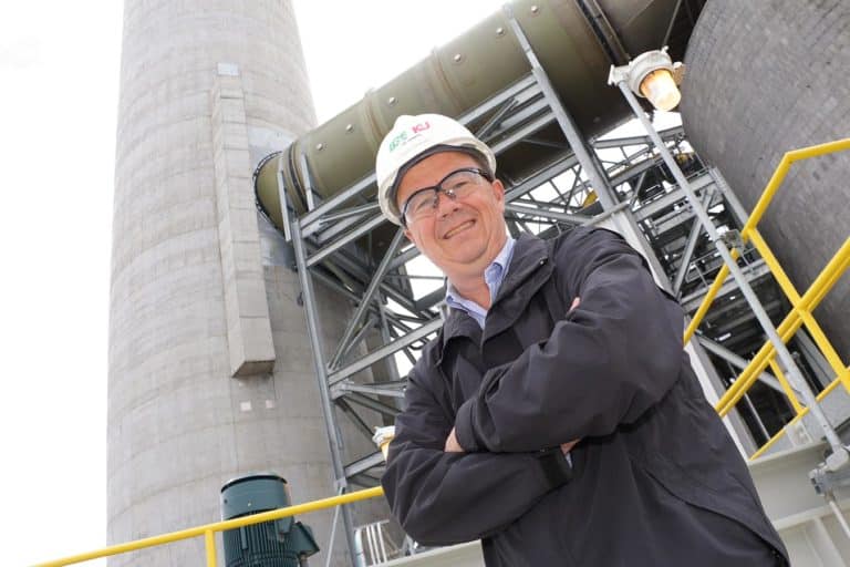 Scott Straight, vice president of Project Engineering, managed the addition of environmental controls to reduce emissions and improve operations at LG&E and KU’s coal-fired plants.